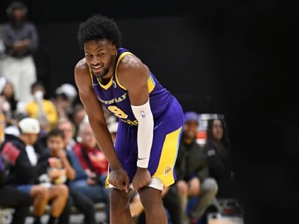 Bronny James memberikan dukungan untuk para korban kebakaran. Termasuk juga pelatih Lakers