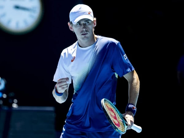 Alex De Minaur terus membawa nama negaranya sebagai salah satu dari dua petenis tuan rumah yang masih tersisa di Australian Open nomor tunggal musim 2025