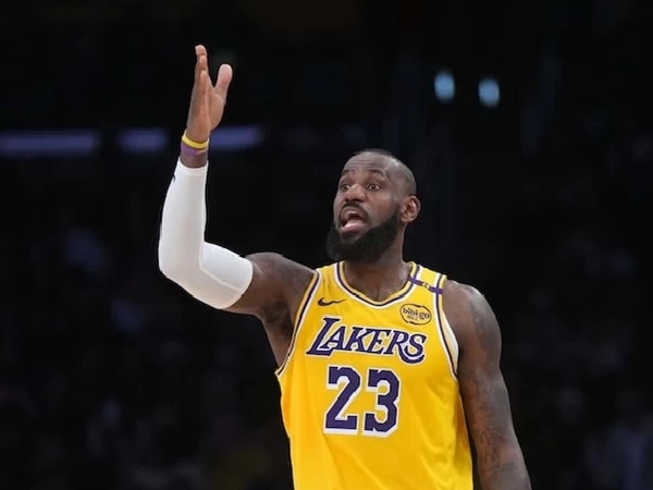 LeBron James, Anthony Davis, dan Austin Reaves semuanya bermain hebat, tetapi Lakers berhasil meraih kemenangan berkat kerja sama tim yang sesungguhnya.