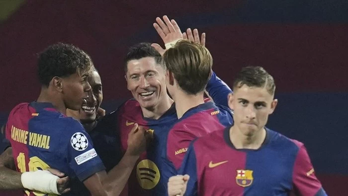 Barcelona Menang Telak, Flick: Ini Baru Langkah Pertama