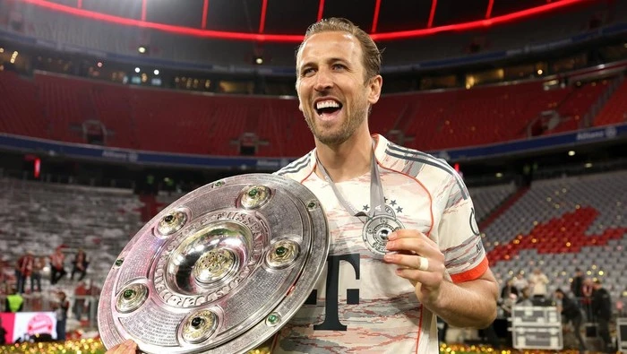 Harry Kane Sudah Angkat Trofi, Doakan Tottenham Menyusul