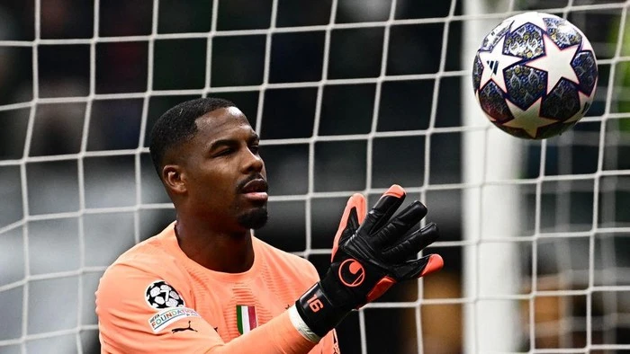 Milan Akui Maignan Diminati Klub Inggris, tapi... 