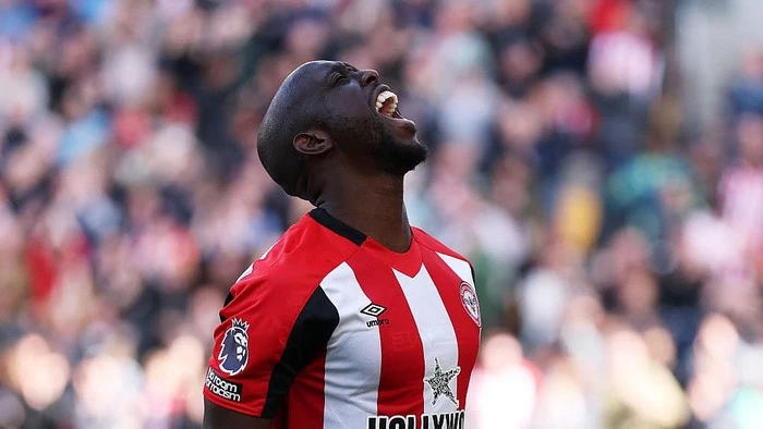 Brentfotd Tolak Tawaran Ketiga Newcastle untuk Wissa 