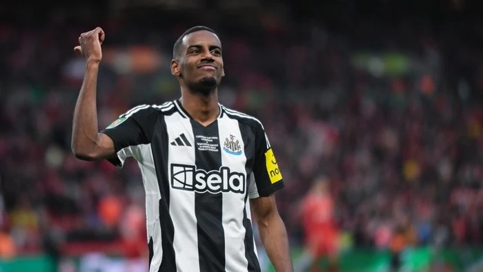 "Saya ingin mengungkapkan rasa terima kasih kepada teman-teman setim, staf, dan terutama kota Newcastle dan suporter luar biasa untuk tiga tahun tidak terlupakan yang kita jalani bersama," ucap Isak di akun media sosial Instagram-nya.  "Bersama-sama kita 