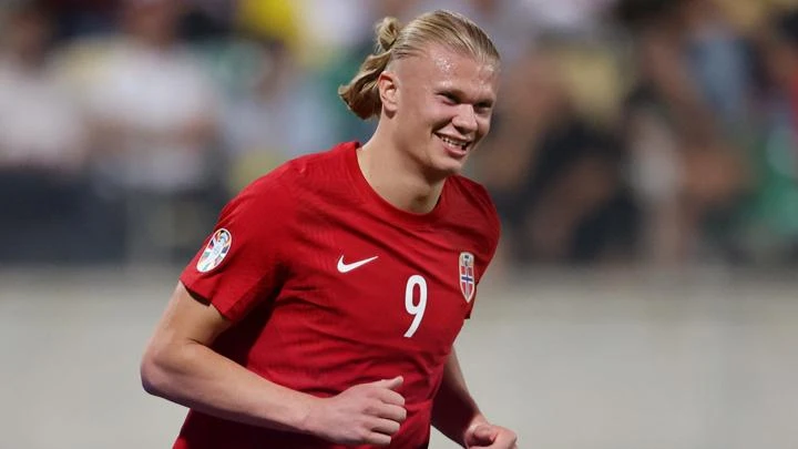 3 Jahitan di Bibir Haaland gegara 'Cium' Pintu Bus