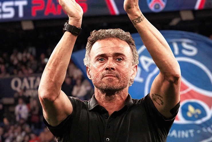 Momen Unik Luis Enrique Latih PSG dari Tribune di UCL
