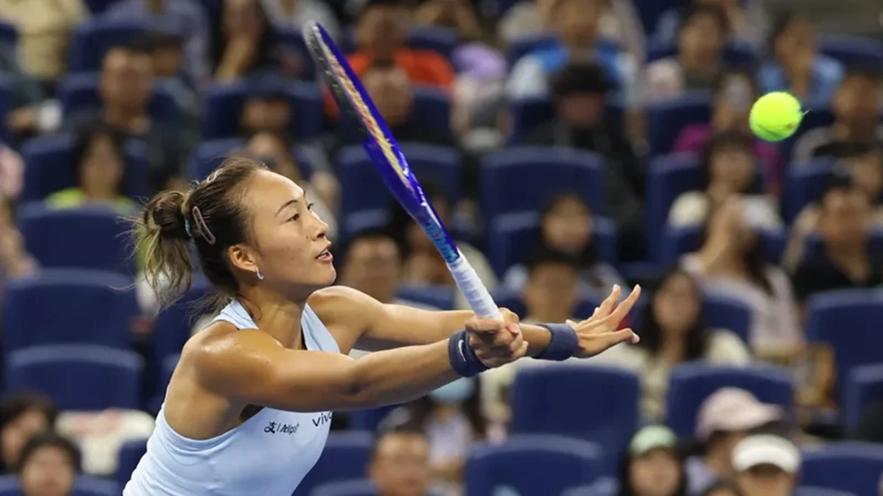 Usai Operasi, Zheng Qinwen Ukir Kemenangan Pertama Di Beijing