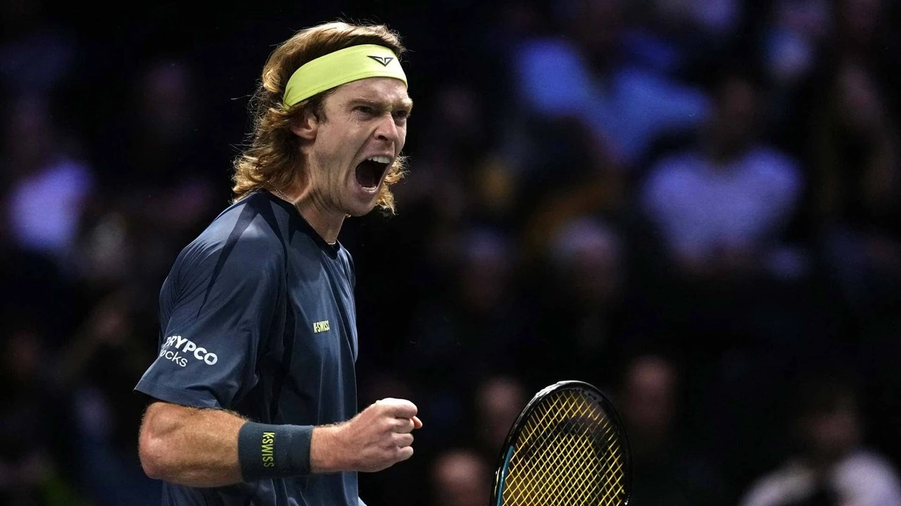 Tampil Di Paris, Andrey Rublev Nikmati Kemenangan Pertama Sejak US Open