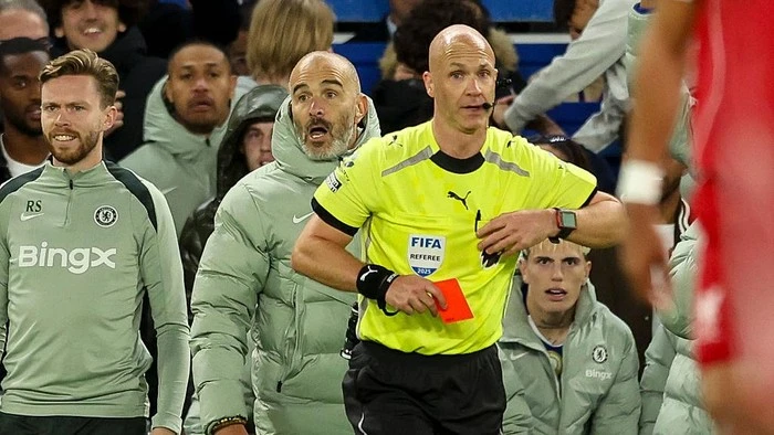 Kartu Merah Chelsea Sejak Awal Musim 2025/2026  20 September: Robert Sanchez vs Manchester United (Premier League) 27 September: Trevoh Chalobah vs Brighton & Hove Albion (Premier League) 1 Oktober: Joao Pedro vs Benfica (Liga Champions) 4 Oktober: Enzo M